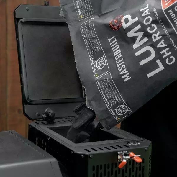 Masterbuilt Gravity Series® 560 + Bulk Lump Charcoal Bundle Grills 4 Masterbuilt Gravity Series® 560 + Bulk Lump Charcoal Bundle Grills