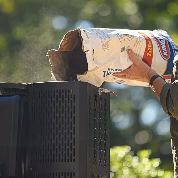 Masterbuilt Gravity Series® 560 Digital Charcoal Grill + Smoker 5 Masterbuilt Gravity Series® 560 Digital Charcoal Grill + Smoker